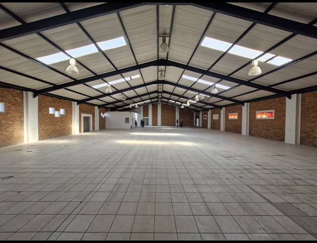 900M² RETAIL TO LET IN BARDENE